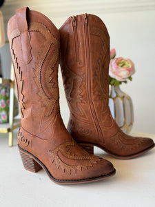 TALL BROWN BOOTS