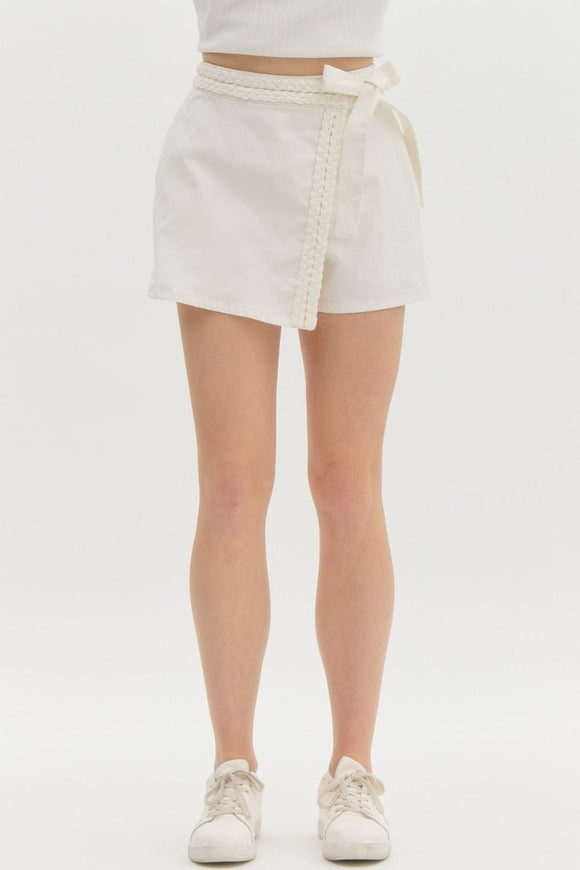 WHITE SKORT WITH ROPE TRIM