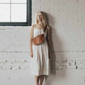 WOVEN CROSSBODY